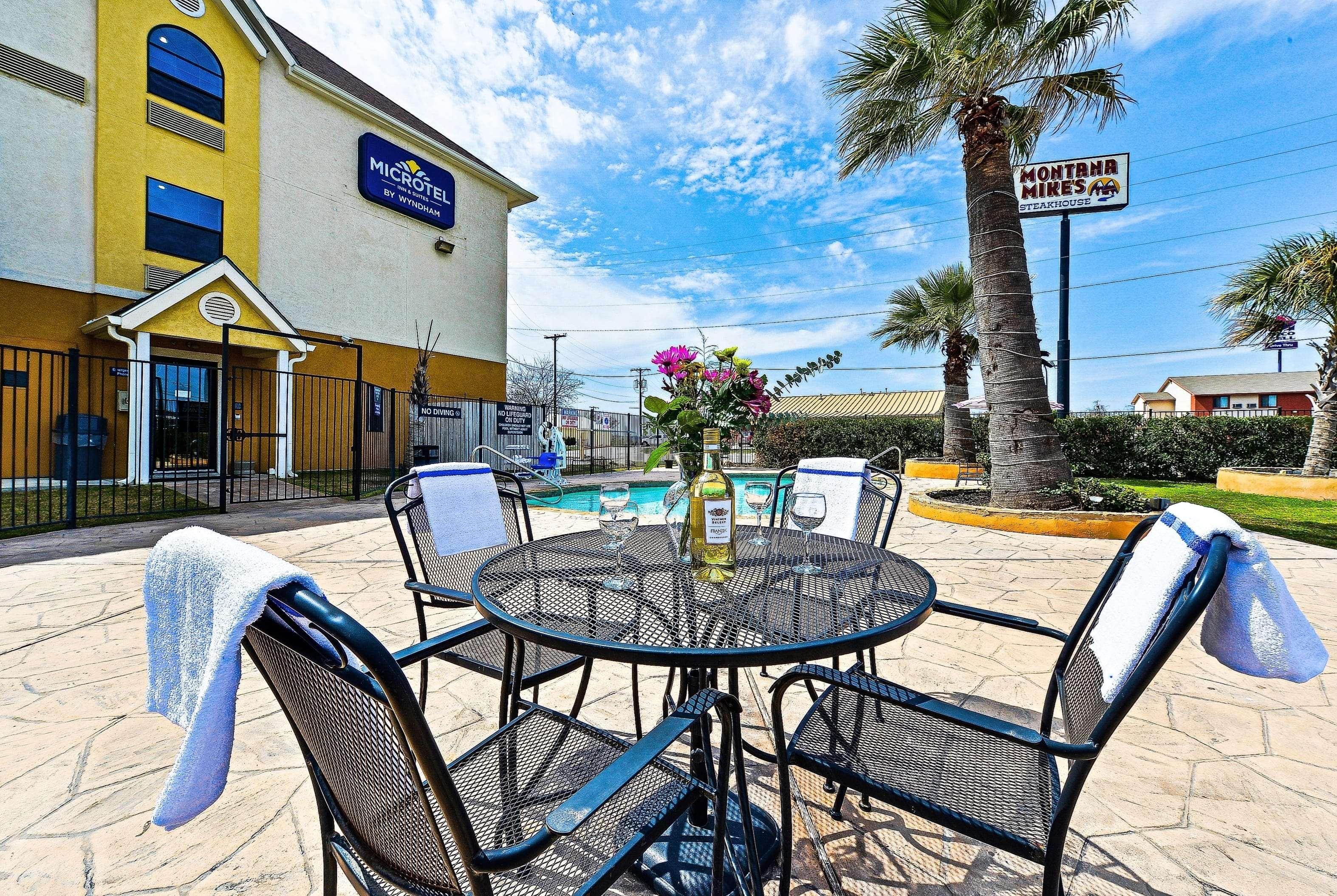 Microtel Inn & Suites By Wyndham New Braunfels I-35 Extérieur photo