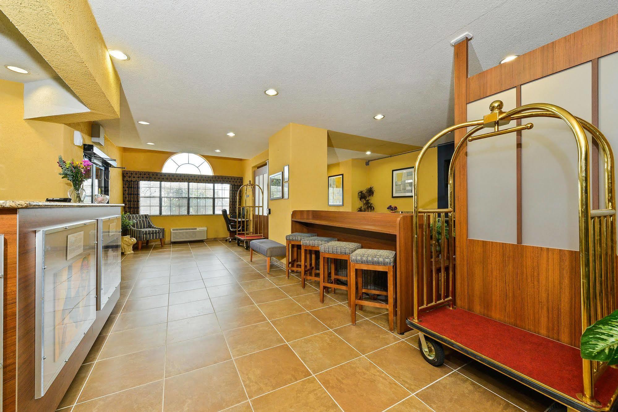 Microtel Inn & Suites By Wyndham New Braunfels I-35 Extérieur photo